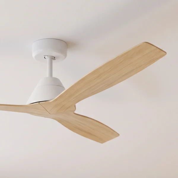 claro-dreamer-dc-ceiling-fan-52-white-with-timber-style-blades-closeup